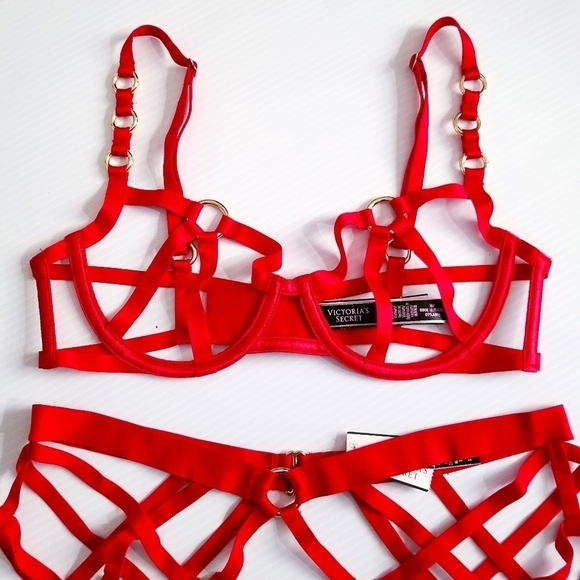 VICTORIA'S SECRET Red Very Sexy Strappy Harness Bra & Garther Belt 2 Pc Set - Picture 4 of 11